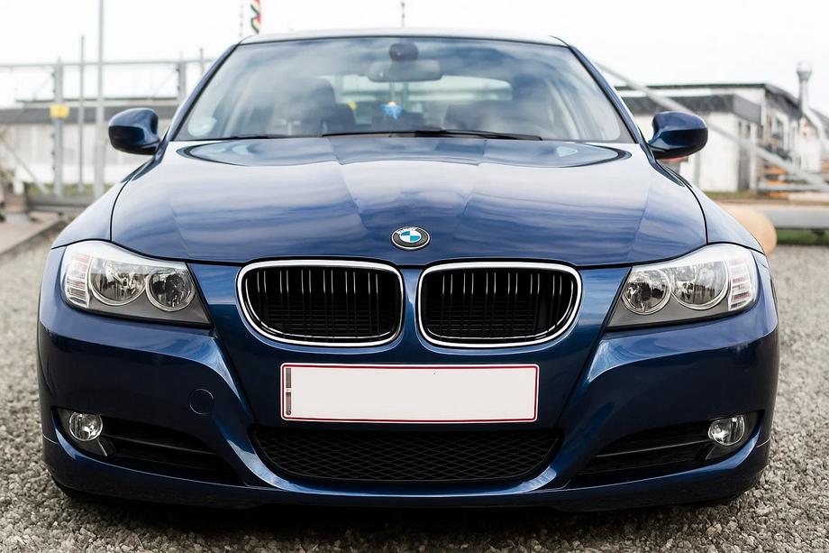 BMW 3-serie E90/E91 2005–2011 Niergrillen M-look (voor E-90/91 2008-2011, hoogglans zwart met chromen rand) Foto 1