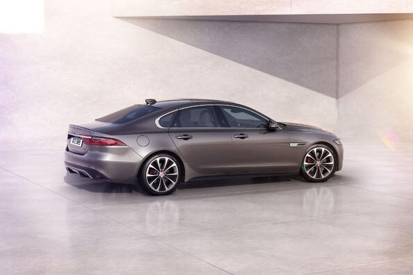 Jaguar XF (X260): review van een stijlvolle premium sedan Foto 2