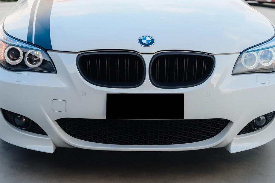 BMW 5 Serie E60/E61 2003–2010 M-Look nierroosters (mat zwart) Image