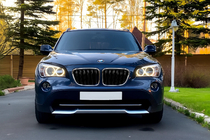 BMW X1 E84 2009–2015 M-Look nierroosters (hoogglans zwart met chroomrand) foto 1