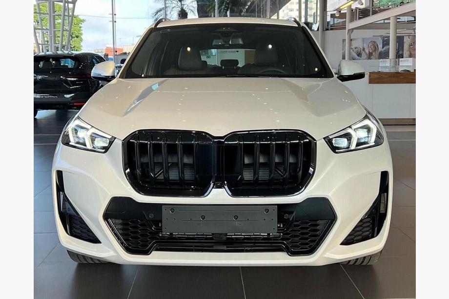 BMW X1/iX1 (U11) 2022– Nierrooster 1 Bar (hoogglans zwart) Image