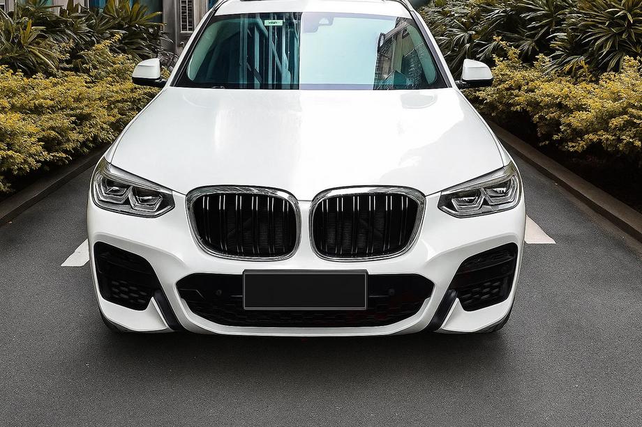 BMW X3 G01 2018– M-Look niergrillen (2018-2021, hoogglans zwart met chromen omlijsting) Foto 1