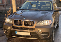 BMW X5 E70 2007–2013 M-Look nierroosters (hoogglans zwart met chroomrand) foto 3