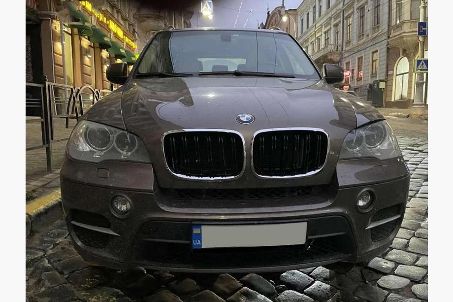 BMW X6 E71 2008–2014 M-Look nierroosters (hoogglans zwart met chroomrand) Image