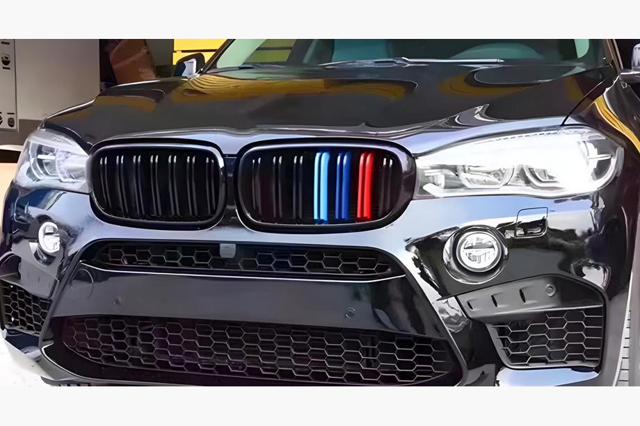 BMW X6 F16 2014–2019 M-Look nierengrilles (M-Color) Image