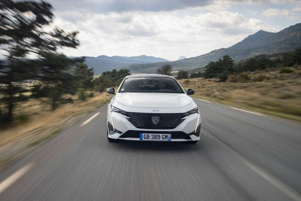Peugeot e-308: review van een stijlvolle elektrische hatchback