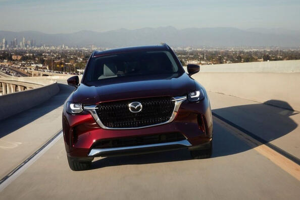 Review van de drie-rijige Mazda CX-90 crossover