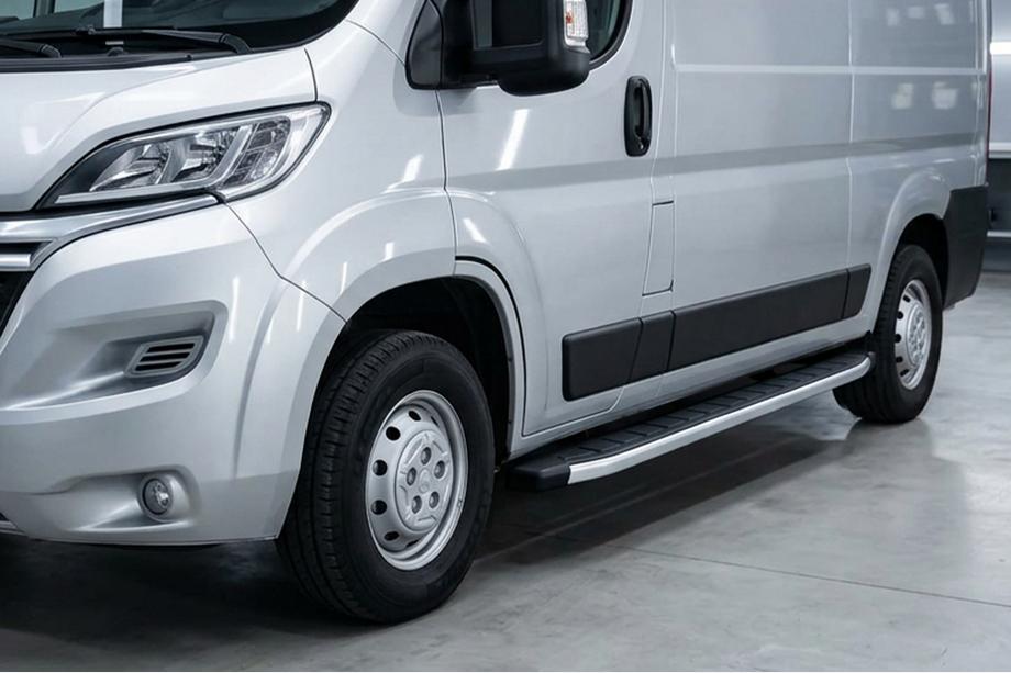 Fiat Ducato 2006–2025 Side steps Fullmond (2 stuks, aluminium) Image