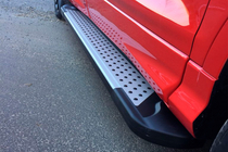 Ford Kuga/Escape 2013–2019 Side steps Allmond Grey (set van 2, aluminium) Met zwarte deurlijsten foto 8