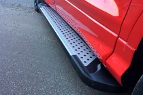 Ford Kuga/Escape 2013–2019 Side steps Allmond Grey (set van 2, aluminium) foto 8