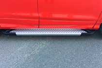 Ford Kuga/Escape 2013–2019 Side steps Allmond Grey (set van 2, aluminium) Met zwarte deurlijsten foto 6