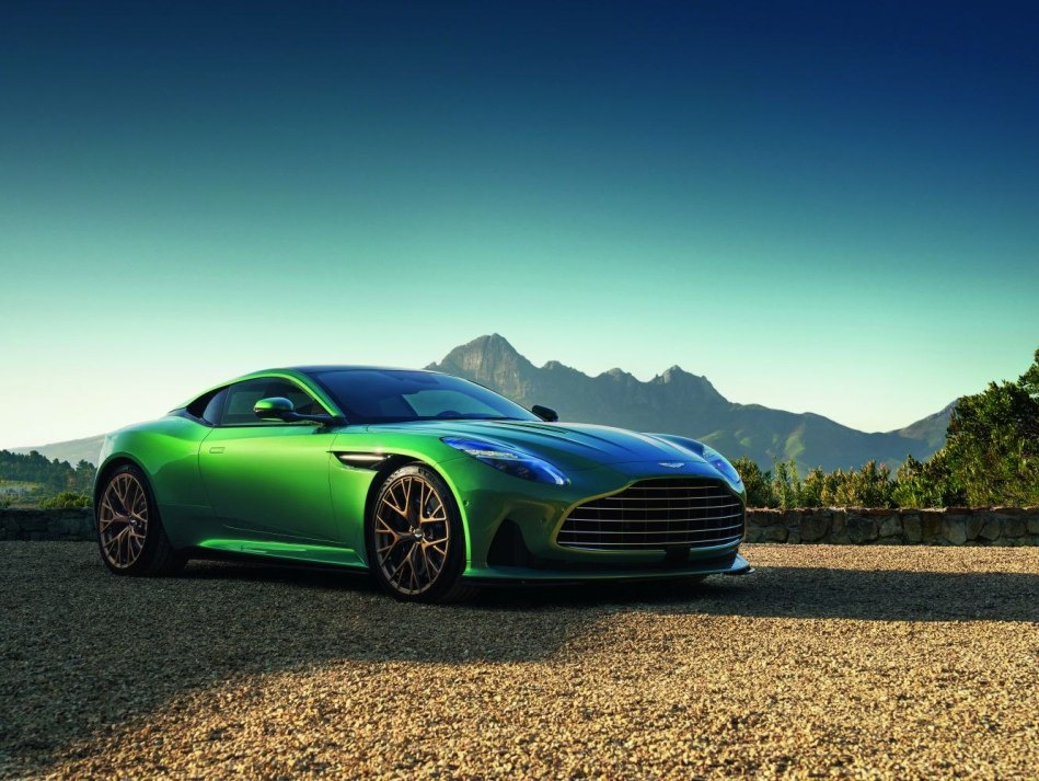 Review van de Aston Martin DB12 sports coupé (2024)