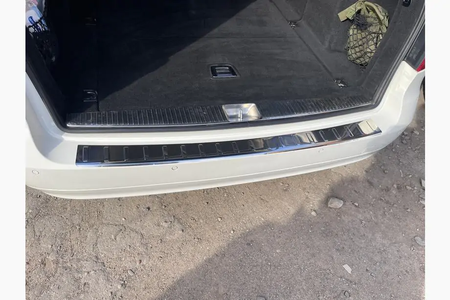 Mercedes E-class W211 2002–2009 Achterbumperlijst Carmos (SW, RVS) Foto 2
