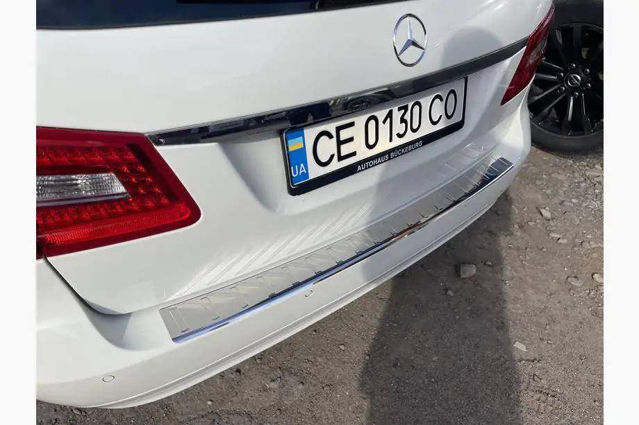 Mercedes E-class W211 2002–2009 Achterbumperlijst Carmos (SW, RVS) Foto 4