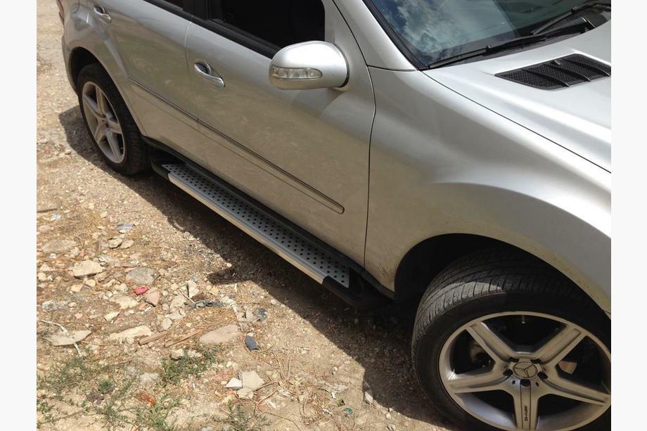 Mercedes ML W164 2005–2011 Zijsteps Allmond Grey (2 stuks, aluminium) Foto 4