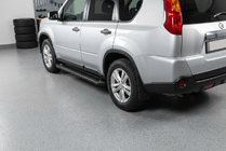Nissan X-trail T31 2007–2014 Allmond Black side steps (set van 2, aluminium) foto 1