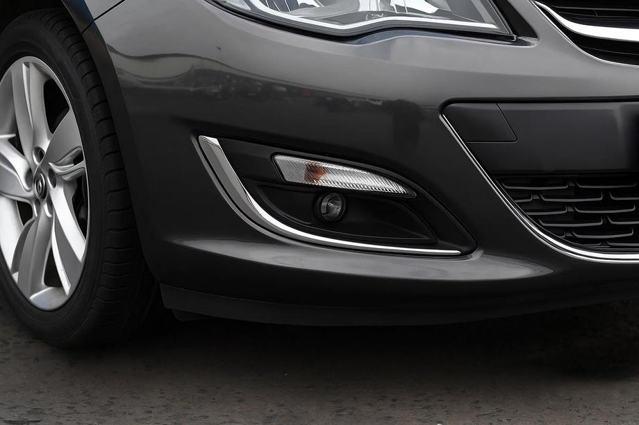 Opel Astra J 2009–2015 RVS sierlijsten voor mistlampen (set van 2) 2013-2017, Carmos Image