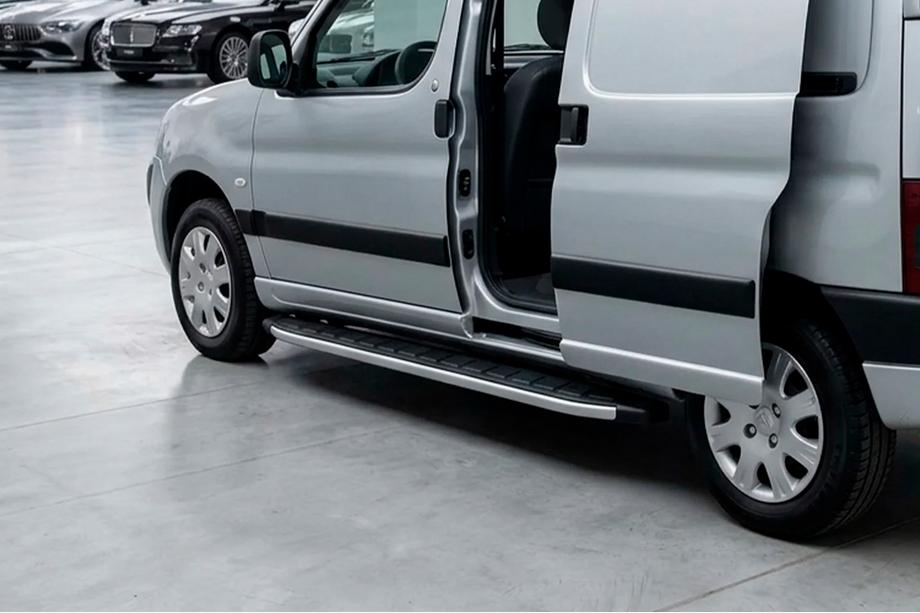 Peugeot Partner 1996–2008 Side steps Fullmond (2 stuks, aluminium) Image