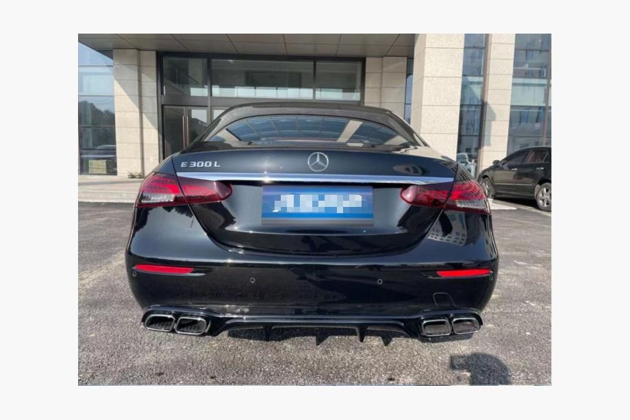 Mercedes E-class W213 2016–2023 Achterdiffuser met uitlaatsierstukken Silver (voor Base, E63 Design 2020-2024) Image