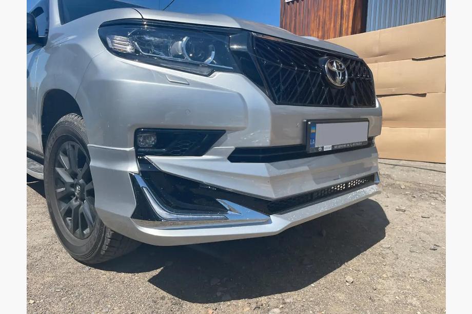Toyota Land Cruiser Prado 150 2009–2023 Voorbumper lipspoiler Modelista V3-LED (2017-) Zwarte kleur Foto 5