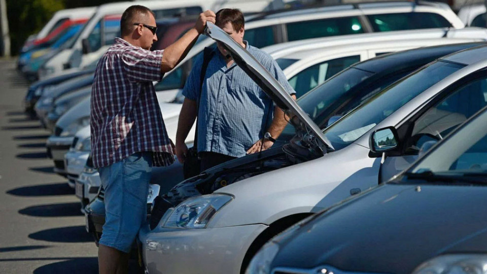 Auto kopen na een ongeval: besparing of risico?