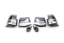 Toyota Land Cruiser 200 2007–2021 OPRUIMING! Achterlichten 2016+ (Executive Black) Rechts binnen (op de achterklep) foto 2