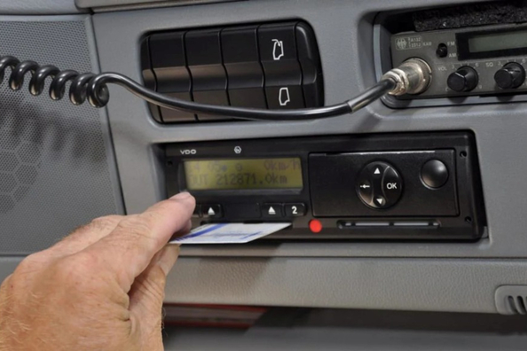 Wat is een tachograaf in de auto en waarom is die nodig?