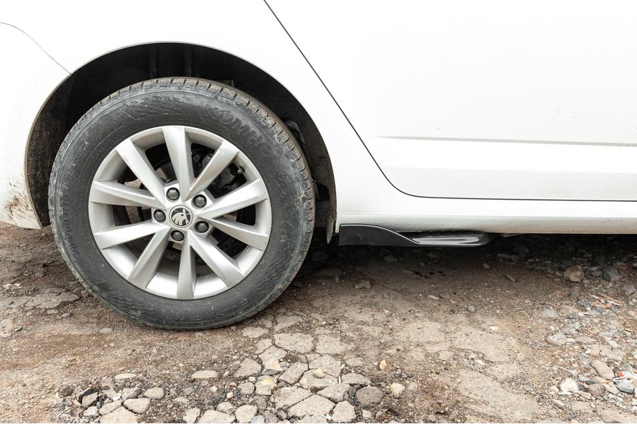 Universele side skirt flaps type-E (2 stuks, glanzend zwart, ABS-kunststof) Foto 10