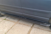 Volkswagen T5 Caravelle 2004–2010 Zijsteps X5-type zwart (2 st., aluminium) Lange wielbasis foto 3