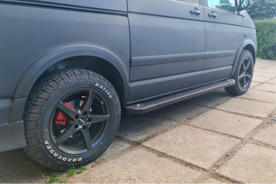 Volkswagen T5 Caravelle 2004–2010 Zijsteps X5-type zwart (2 st., aluminium) Lange wielbasis Image