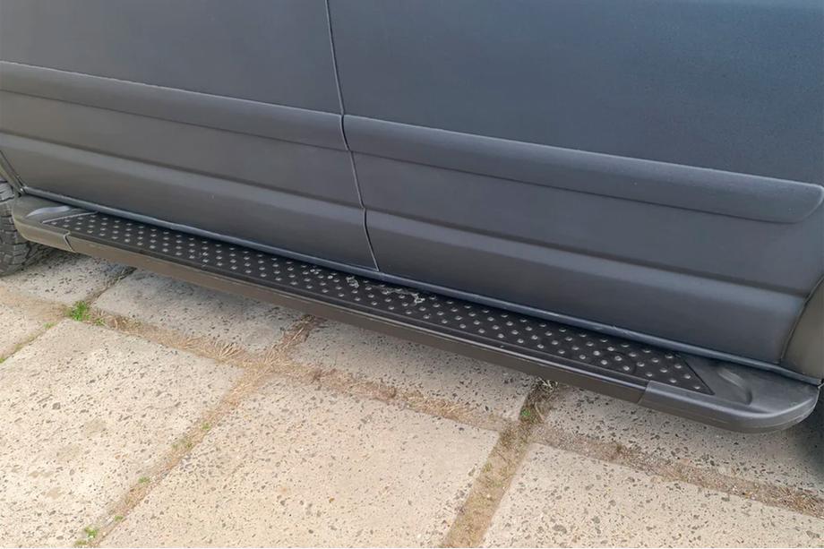 Volkswagen T5 Caravelle 2004–2010 Zijsteps X5-type zwart (2 st., aluminium) Foto 3