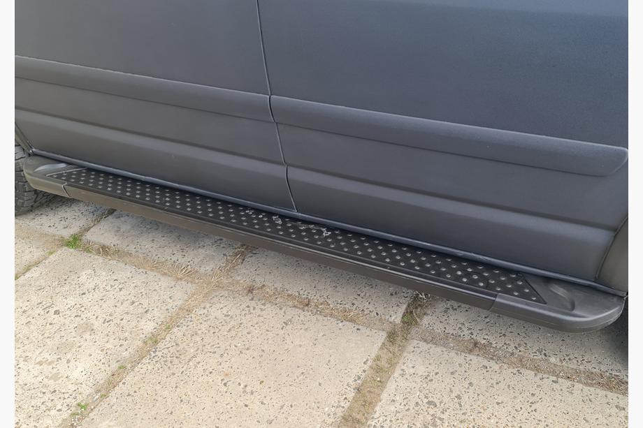 Volkswagen T5 Multivan 2003–2010 Zijsteps X5-type zwart (2 st., aluminium) Image