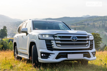 Toyota Land Cruiser 300 2021– Voorbumper lip GXR Zwarte kleur foto 2