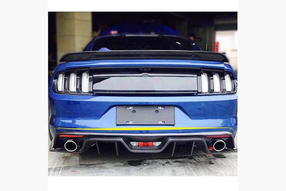 Ford Mustang 2015–2023 Achterbumper diffuser V1 (2018-2021, Carbon) Foto 3