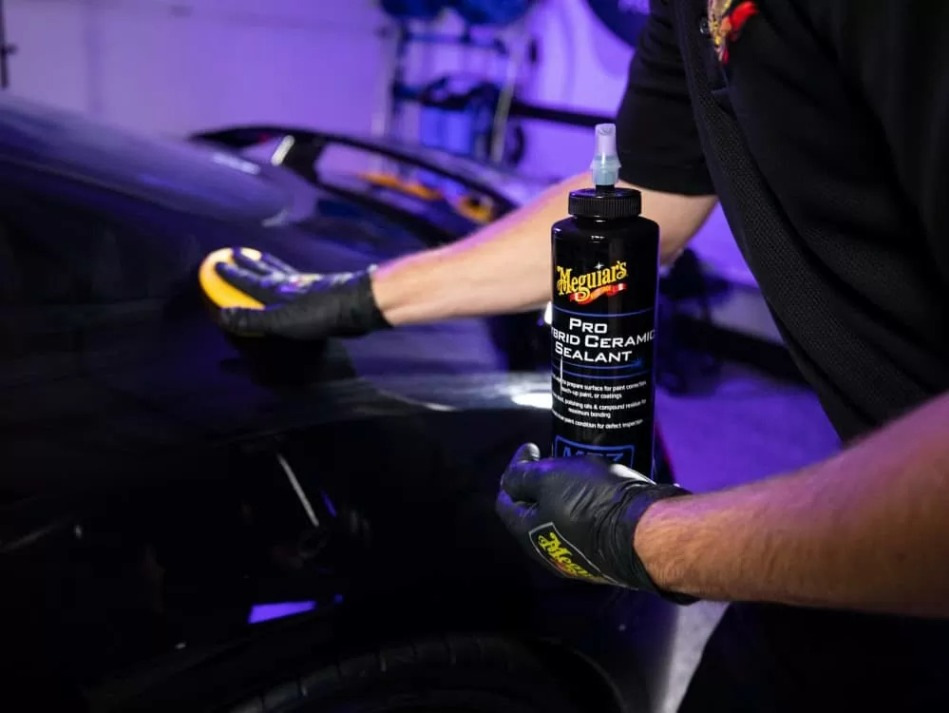 Wat is een autosealant? Synthetische bescherming van de lak