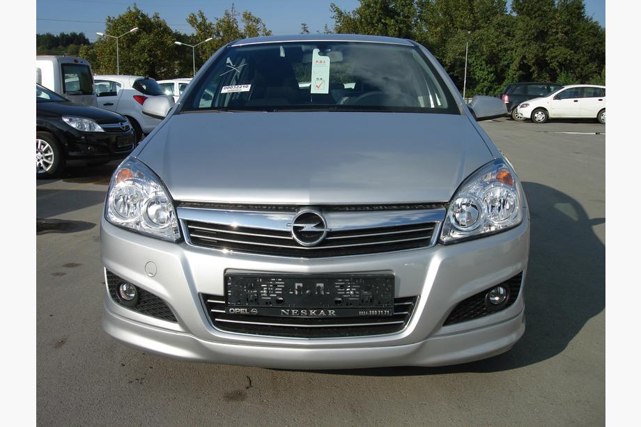 Opel Astra H 2004–2013 Voorste onderlip Sedan (spuitklaar) Image