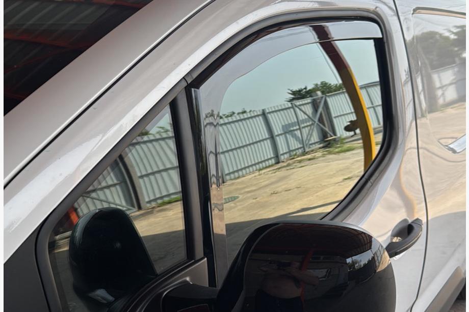 Peugeot Partner/Rifter 2019– Raamwindschermen (inbouw) Niken Luxury (2 st.) Foto 1