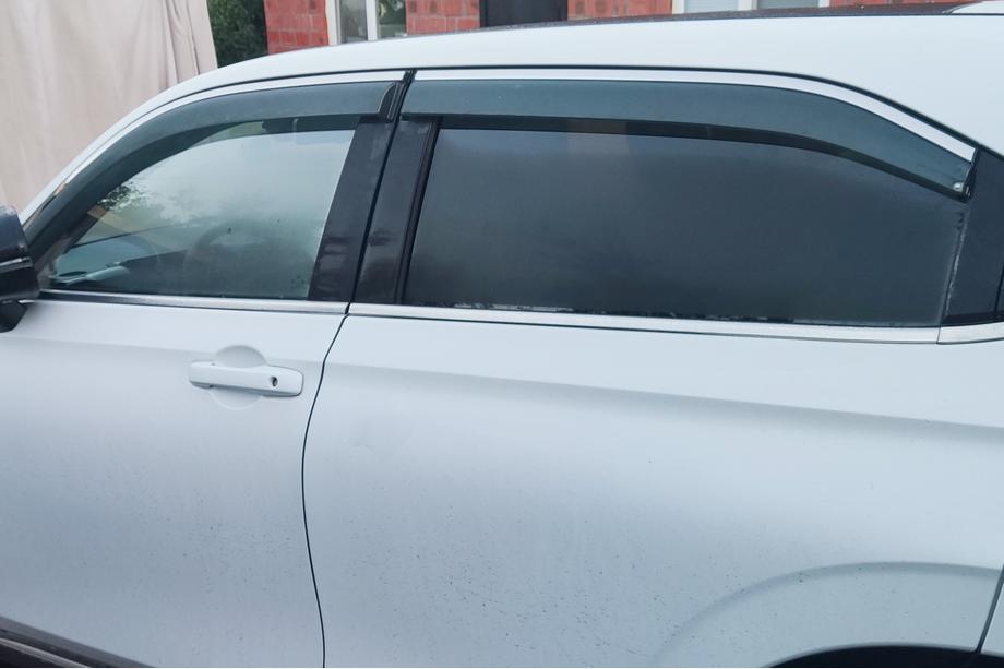 Honda eNS1 2022– Winddeflectors met chromen sierlijst Niken Luxury (EU/Asia, 4 stuks) Foto 4
