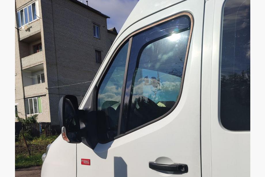 Renault Master 2011–2023 Raamwindschermen (inbouw) Niken Luxury (2 st.) Image