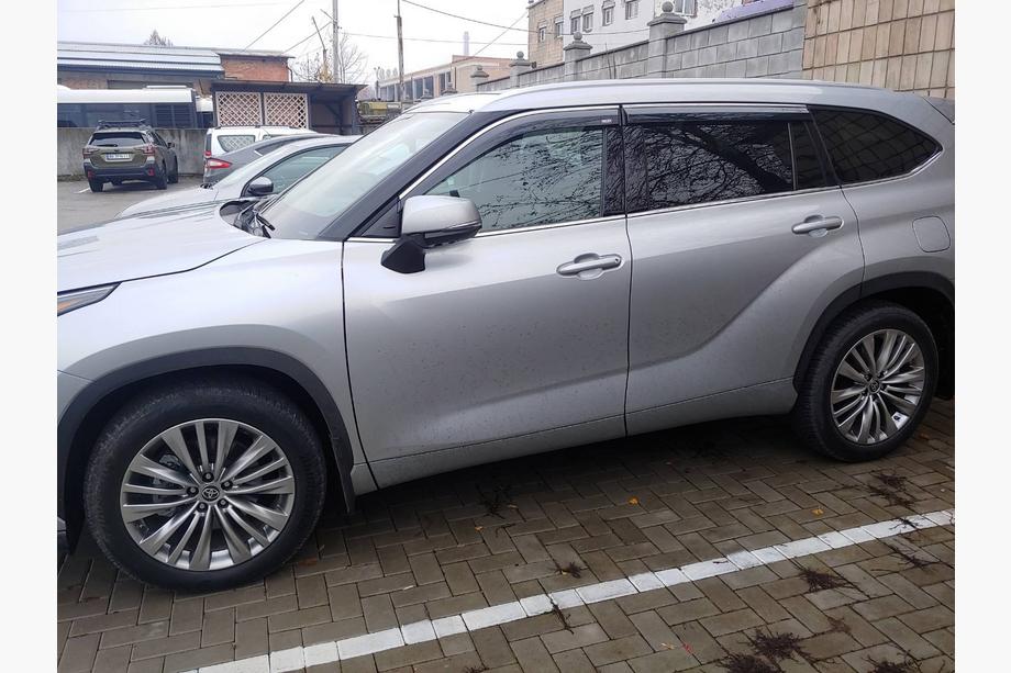 Toyota Highlander 2019– Windschermen met chromen sierlijst Niken Luxury (4 stuks) Foto 11