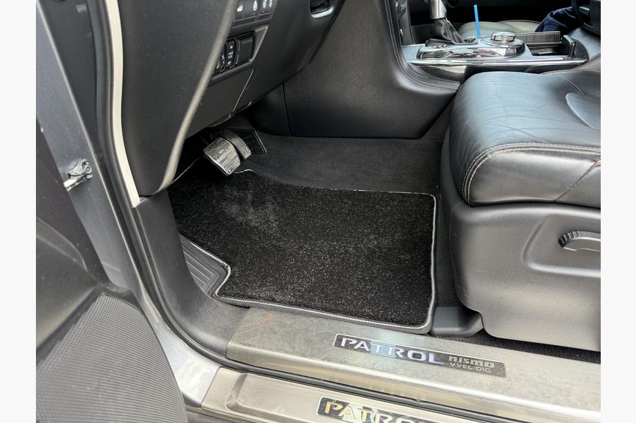 Nissan Armada 2016–2024 Deluxe stoffen automatten (3 rijen, zwart) Foto 8