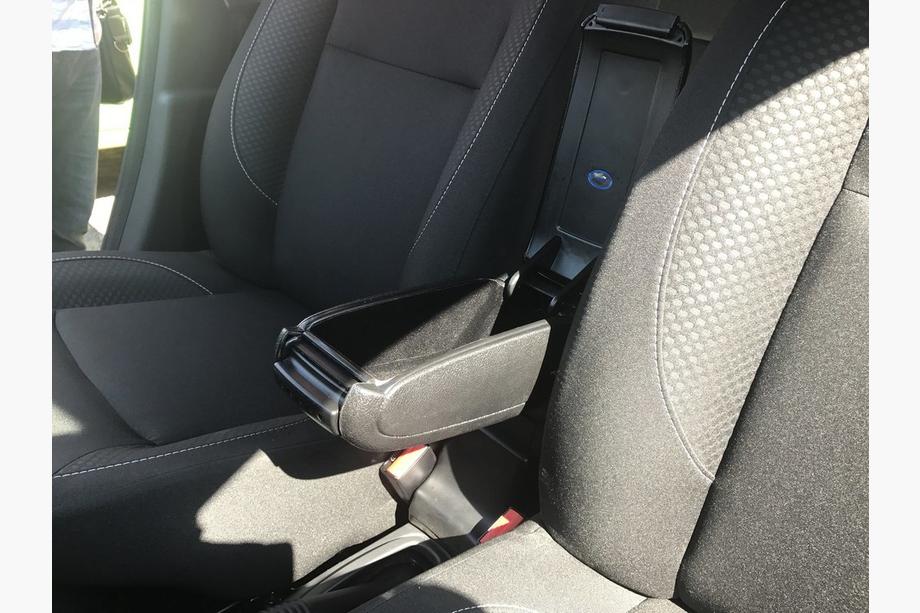 Dacia Duster 2008–2018 Armsteun voor in de bekerhouder Foto 5