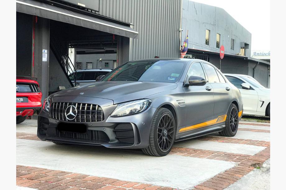 Mercedes C-klasse W205 2014–2021 Bodykitset met achterdiffuser (design Black Mamba C63GT) Image