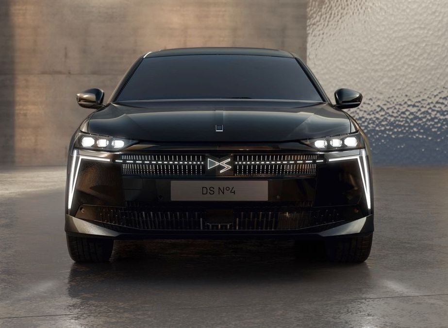 Review DS N°4 E-Tense 2025: Vernieuwde premium hatchback