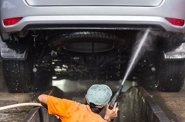 Hoe vaak moet je de onderkant van je auto wassen?