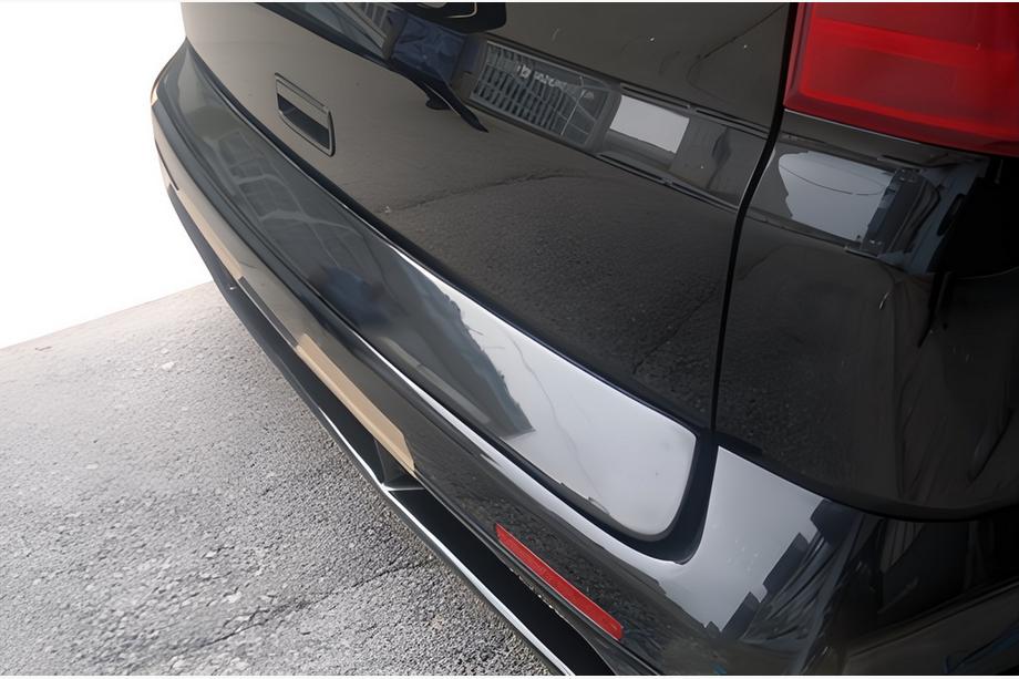 Volkswagen T5 2010–2015 Kunststof kofferklepstrip (spuitklaar) Image