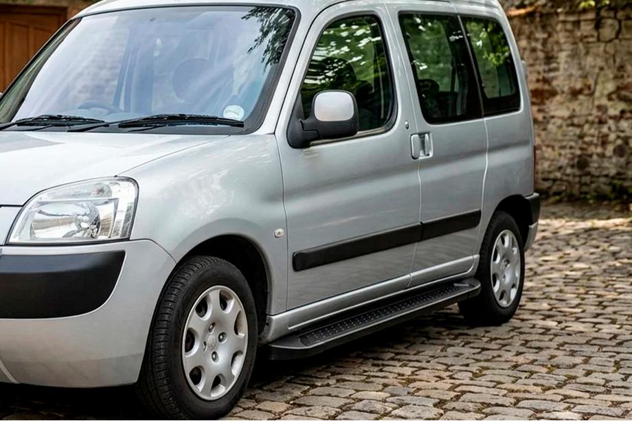 Peugeot Partner 1996–2008 Allmond Black zijtreden (2 st., aluminium) Image