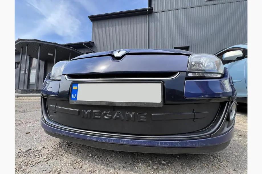Renault Megane III 2009–2016 Winterafdekking voor grille (2009-2013, onder) Foto 1