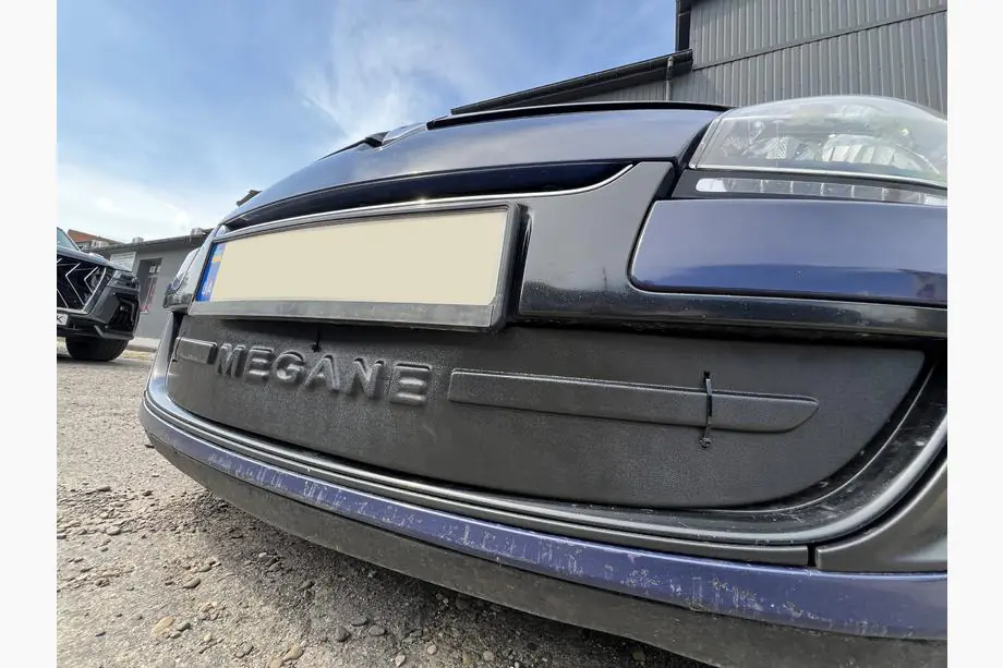 Renault Megane III 2009–2016 Winterafdekking voor grille (2009-2013, onder) Foto 7