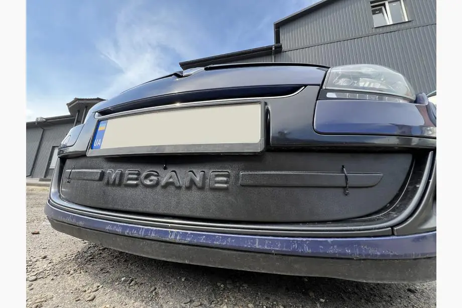 Renault Megane III 2009–2016 Winterafdekking voor grille (2009-2013, onder) Foto 2